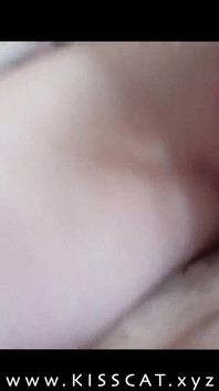 La ragazza bollente viene tre volte con gemiti forti ed orgasmo urla nel sesso vero