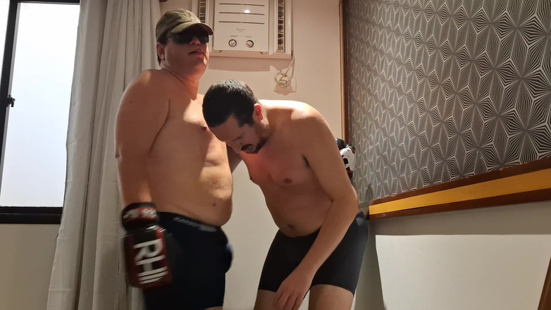 Combat and fetish: Medvědí policajt vs Jobber