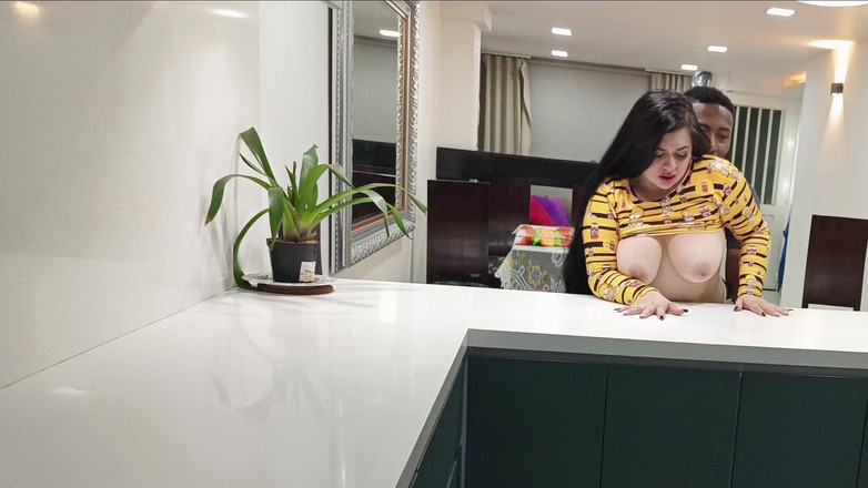 Rioc69: O benim için yemek yaparken en iyi arkadaşımın karısını sikiyorum