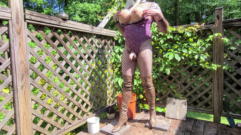 Jon Screcrow: Gigantische nep tieten Jon Scarecrow bts fotoshoot Jackoff cumshot afwerking