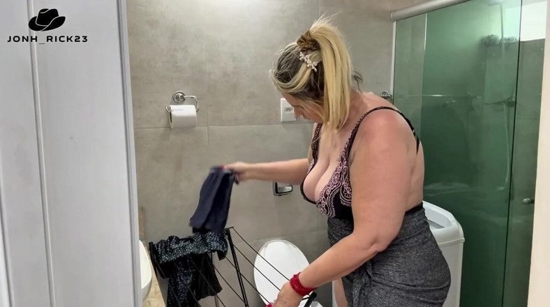 Tiffany Montavani: MILF with Her Sexual Fantasy Smelling the Boy's Underwear