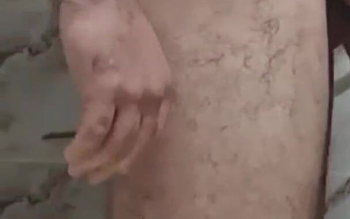 Aminaarab: Vidéo complète : un Arabe hétéro se fait branler son énorme bite...