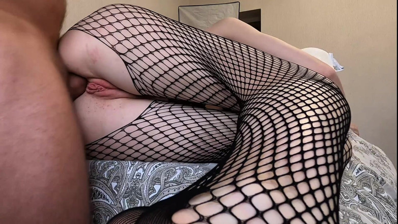 ComerZ: Pelacur mesh dengan payudara besar mendapat fucked keras di pantat