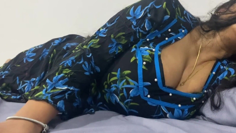 Arabicqueen: Tamil enorme borsten en sexy lichaam