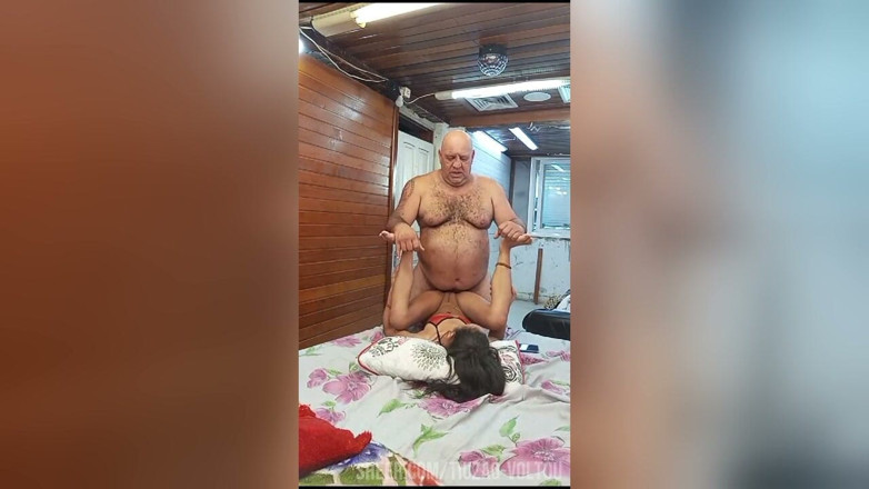 Tiuzao: 23-year-old Brunette Wants a Big Dick