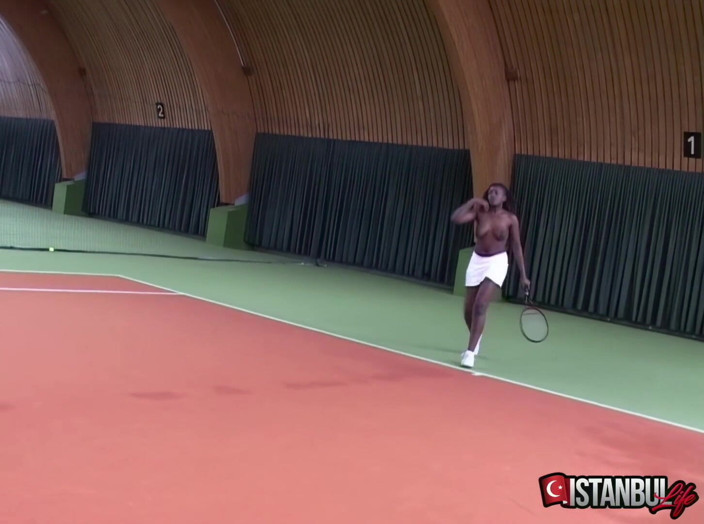 Istanbul life: Eva Anders dan Angelique Morreau makan pepek satu sama lain...