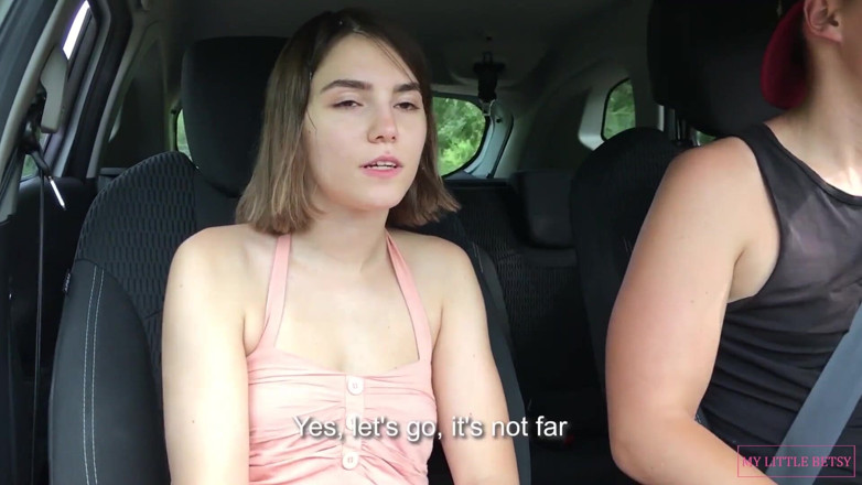 My Little Betsy: L'autostoppista troia tradisce il suo ragazzo per un giro gratuito