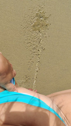 Abella Love: Bollente pipì poV: MILF piscia dopo il nuoto