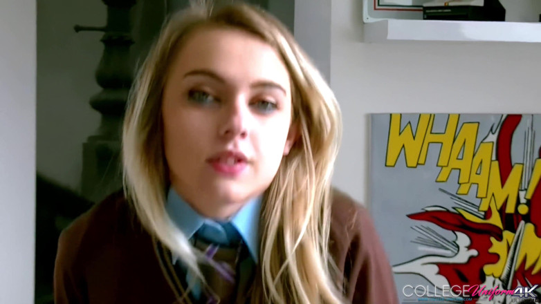 College Uniform: รักบนโซฟา นำแสดงโดย Chloe Toy