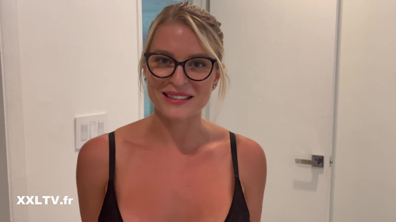 XXLTVFR: Margot Dulac, vú to và nghịch ngợm