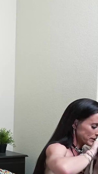 La milf mora sofie marie cavalca forte un bbc dopo il sesso orale