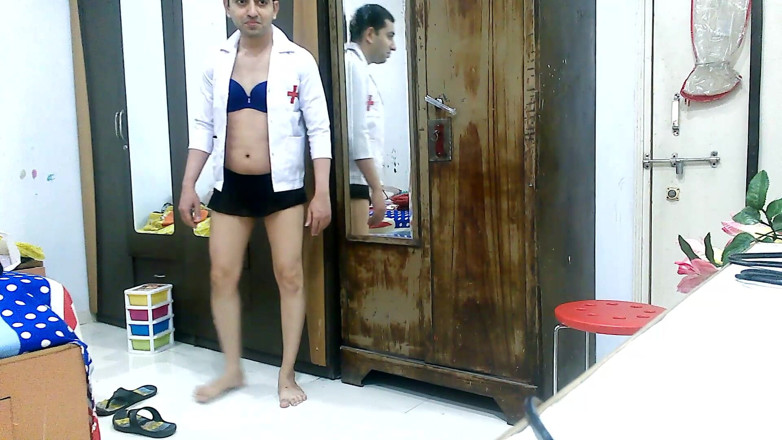 Cute & Nude Crossdresser: Hot sissy crossdresser femboy Sweet Lollipop nauczanie jogi w mundurze...