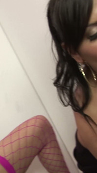 Boutique Threesome - peituda morena e loira em meia arrastão rosa fodida de quatro