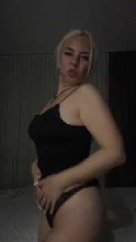 Corpo molto sexy e ballo in mutandine!