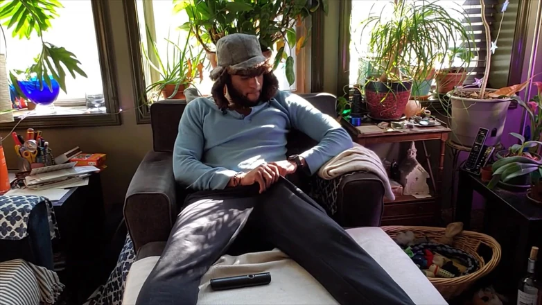 Kennie Jai: Kenniejai masturba com um chapéu