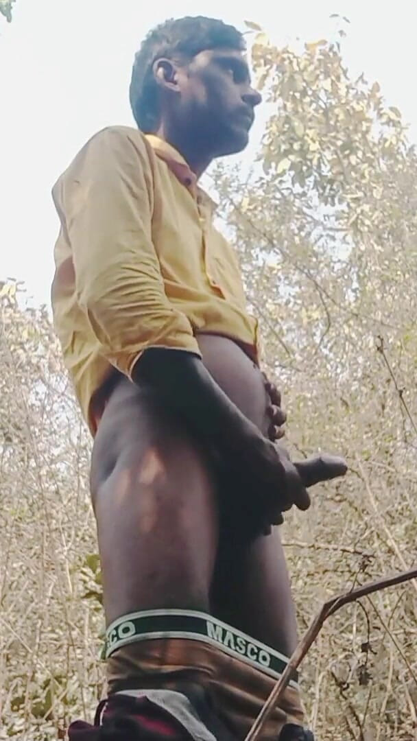 Rajesh Playboy 993: Rajesh Playboy 993 Venku Masturbuje Velký Penis a Stříká. Výprask Zadku...