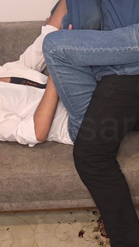 Twink seksi kurus tidak boleh mengendalikan zakar raksasa Caesar - kongkek mentah yang menyakitkan