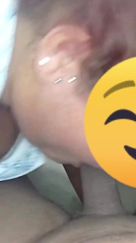 Mama mea vitregă îmi ia toată pula în gură
