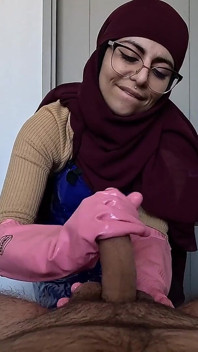 Arab Cleaning Lady Handjob Mia Niqab