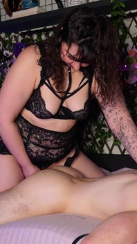 Domme có đường cong gợi cảm chịch trong trinh tiết - Nữ thần Jade