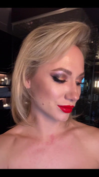 Heavy, Seductive Makeup or Casual Beauty?try Not to Blink, You Might Miss Something