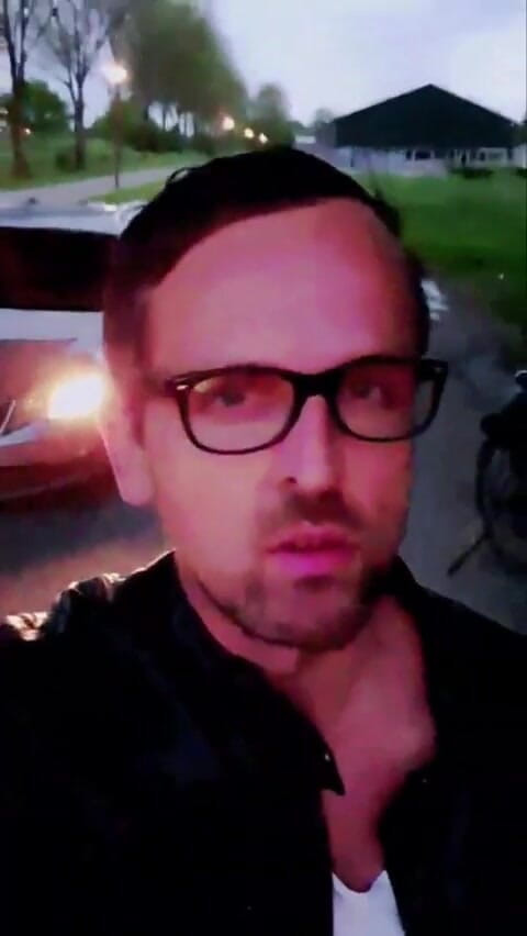 Slutboyben: Slutboyben cam4 escupir delante del Tom