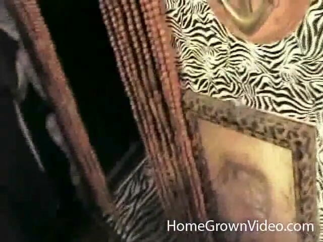 Homegrown Ebony: Rue rebelle yang hampir cukup umur dicrot di dalam sama...