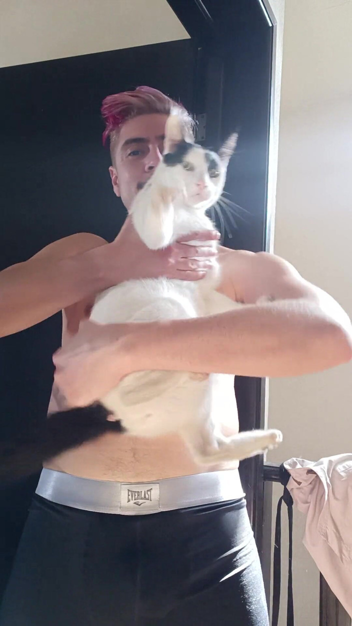 Tabasco Jake: Tabasco Update on Flexing Muscle, Haircut and Mermelada