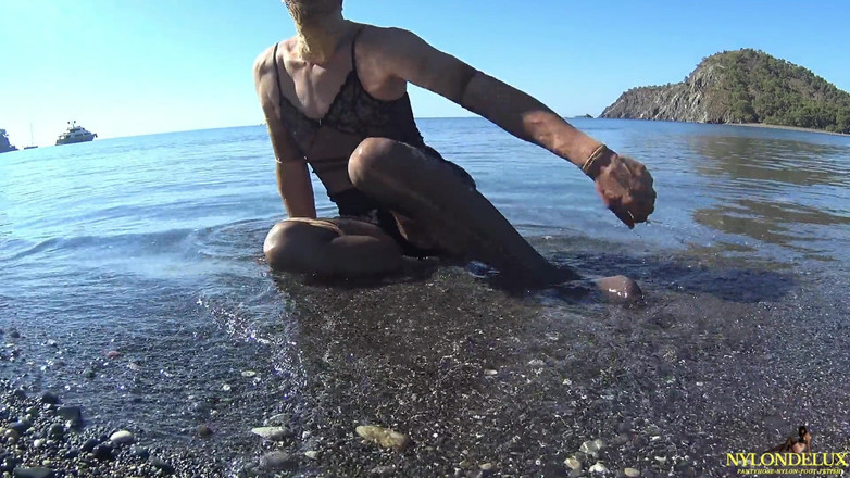 Nylondelux: Sahilde Islak Tül Elbise Ve Naylon