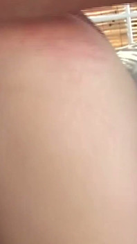 Chérie a tout fait pour que sa chatte étroite se sente bien qu’elle mérite des headpats