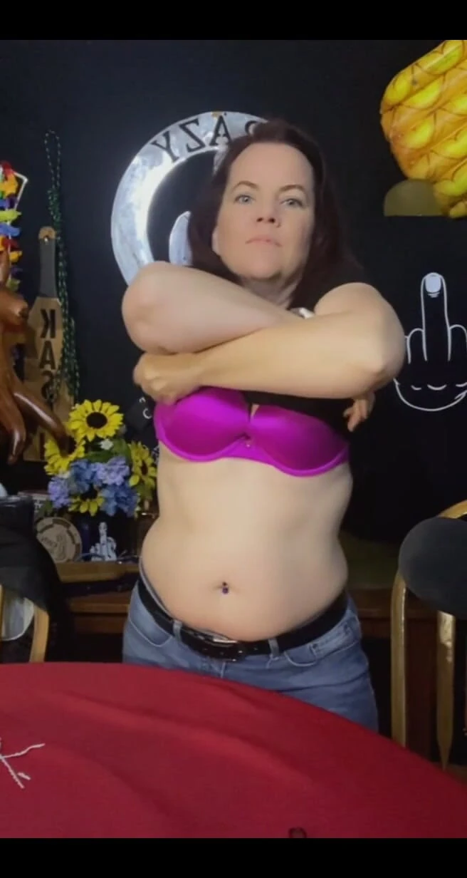 Ms Amanda: 3077295 Undressing