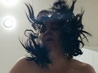 Mommy big hairy pussy: Orta yaşlı seksi kadın üvey oğlu tarafından duşsuz sikiliyor