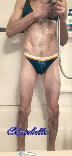 Crossdressers Cd Michelle wearing sexy lingerie: Crossdresser cdmichell memakai baju renang dua bagian biru