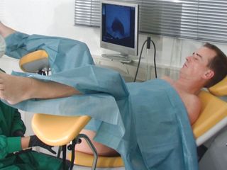 Rubber & Clinic Studio - 1ATOYS: Kinky anaal onderzoek met ultrageluid