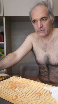 Довгий, гарячий струмінь сперми вистрілить з мого жорсткого члена