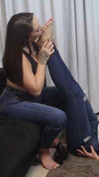 Tight Jeans and Swallowing Feet! Venus and Sun Foot Worship!