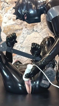 Extrémní potěšení pro Gloomy, část 1 - Alex Latex