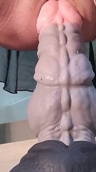 CD sneaks em alguma diversão com vibrador quando a esposa está fora