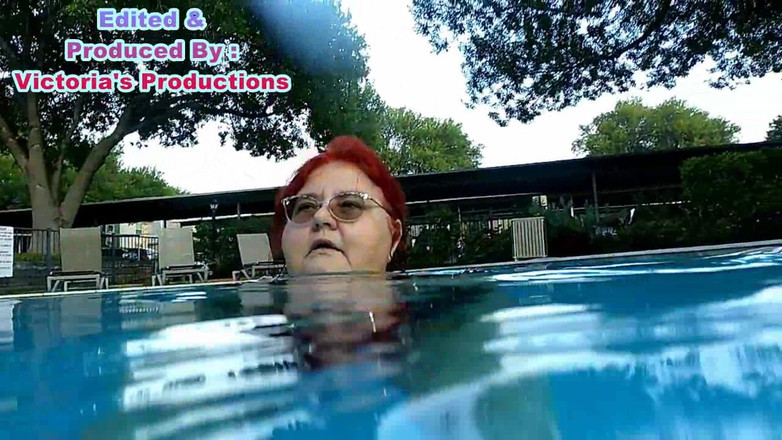 BBW nurse Vicki adventures with friends: Distracție sălbatică umedă la soare - videoclip complet
