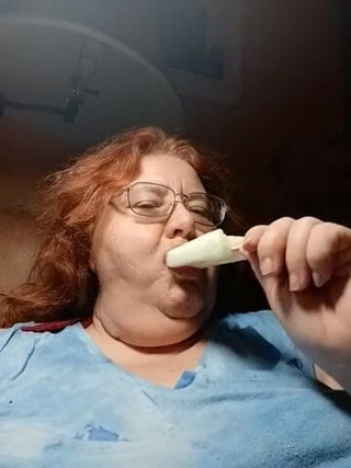 BBW nurse Vicki adventures with friends: Makan popsicle garis sejuk ais