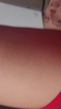 Süße blonde dildo fickt ihre muschi, während ihr Über-fahrer zuschauen muss