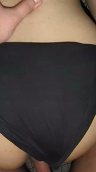Azgın üvey erkek kardeş evli kadın domaltarak istediği yarağımı elinden tuttu