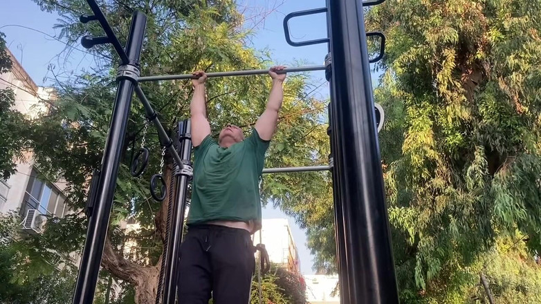 Alex Igogo: 自分を奮い立たせてオナニーするよ。