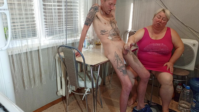 Zona901: Sousedka saje a honí mého oteklého ptáka výměnou za část horkého...