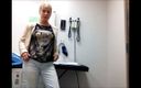 Garter sex: Dokter merangkak aku masturbasi di kamarnya