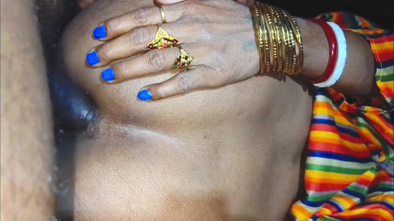 Sumang studio: 印度热辣人妻早上和男友做爱。房东偷偷与儿媳做爱。夫妻