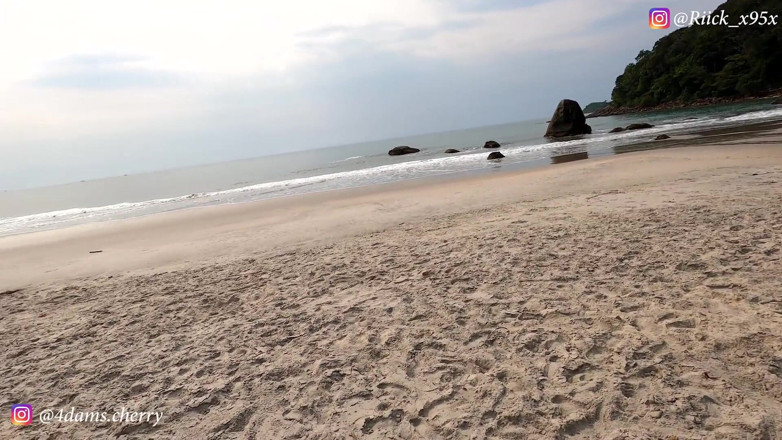 Cherry Adams: Seks di pantai rusa!! Remaja Brazil amatur menghisap batang dan...
