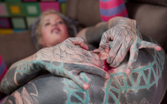 Z-Filmz: Anuskatzz тест ее нового порноактера