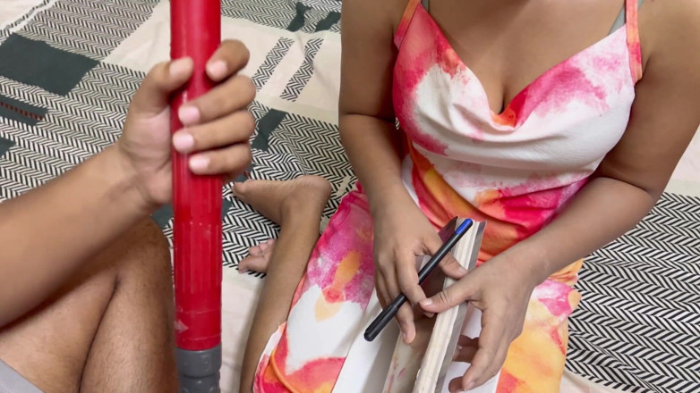 DesiSexCreator: O fată indiană studentă își seduce tutorele ca să o fută...