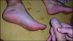 Anna Fire: Ibu tiri membenarkannya untuk mendapatkan kakinya kotor